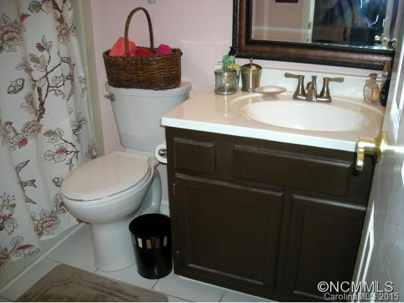 221 Hampton Ct. - Photo 9