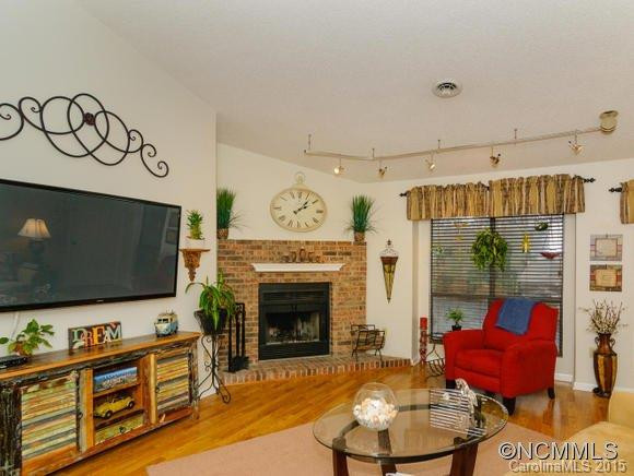 56 Ravencroft - Photo 5