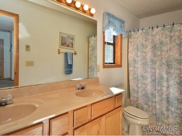 190 SKYWAY DRIVE - Photo 11