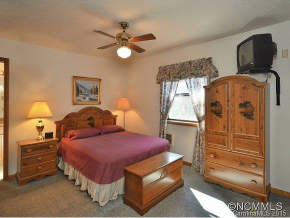 190 SKYWAY DRIVE - Photo 10