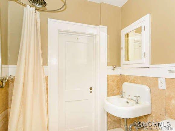 1 Norwood Avenue - Photo 9