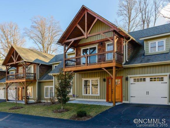8 Roselyn Way