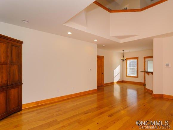 8 Roselyn Way - Photo 2