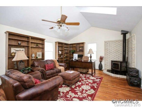 18 Twin Hills Drive - Photo 5