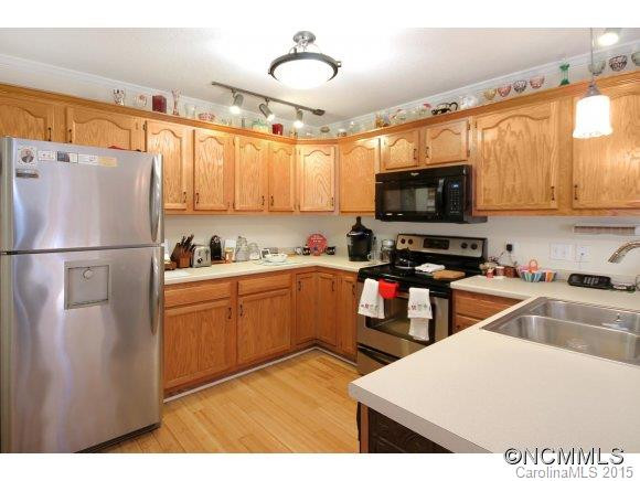202 Waters Edge Drive - Photo 2