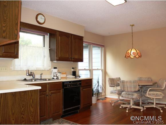 106 Broadmoor Drive - Photo 4
