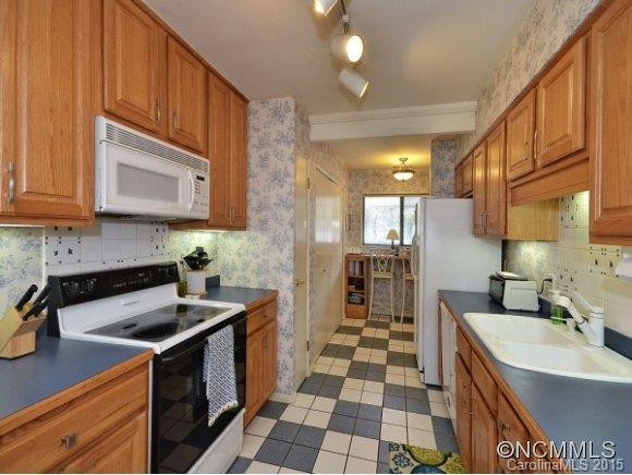 13 LAKEMOOR LANE - Photo 3