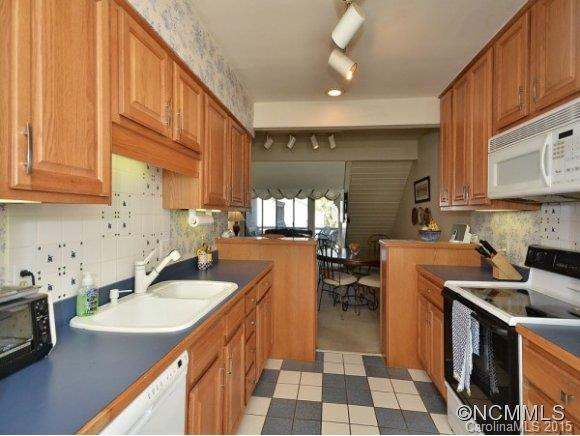 13 LAKEMOOR LANE - Photo 4