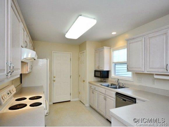 202 CHARLESTOWN DRIVE - Photo 4