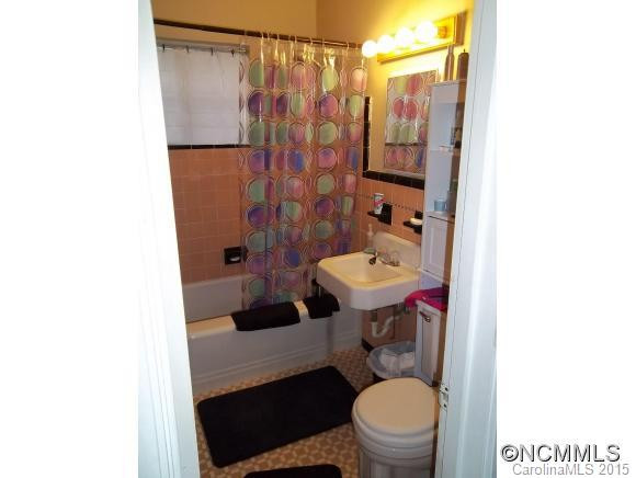 1741 Meadowbrook Terrace - Photo 15
