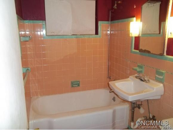 1741 Meadowbrook Terrace - Photo 9