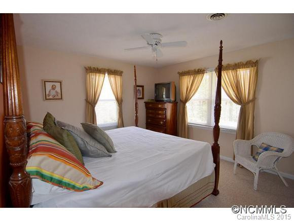 252 Westwood Chateau - Photo 18