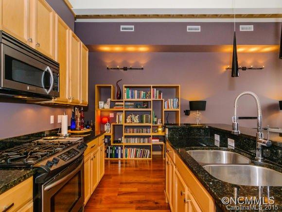 12 S. Lexington Ave, Unit 403 - Photo 6