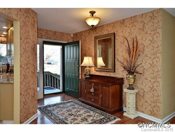 124 Deerlake Drive - Photo 2