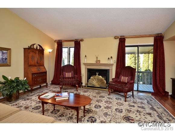 124 Deerlake Drive - Photo 3