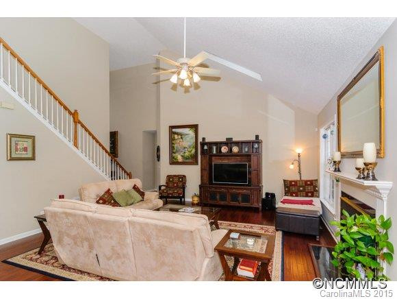 502 Winding Ivy Court - Photo 4