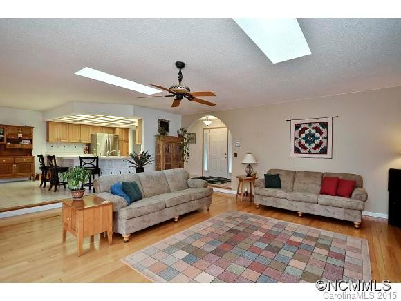 17 SWEETWATER OAKS DRIVE - Photo 2