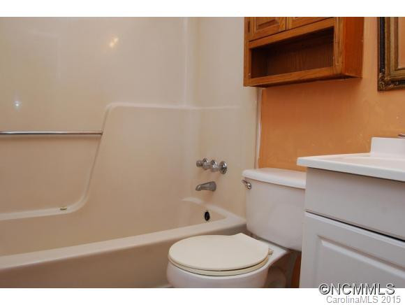 138 Fairview Ave. - Photo 8