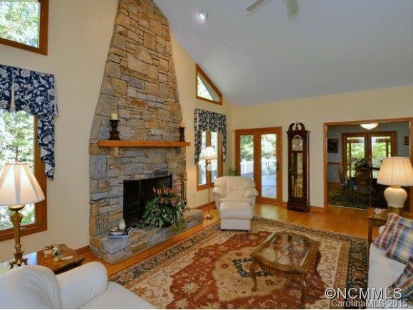 405 CLAREMONT DRIVE - Photo 2