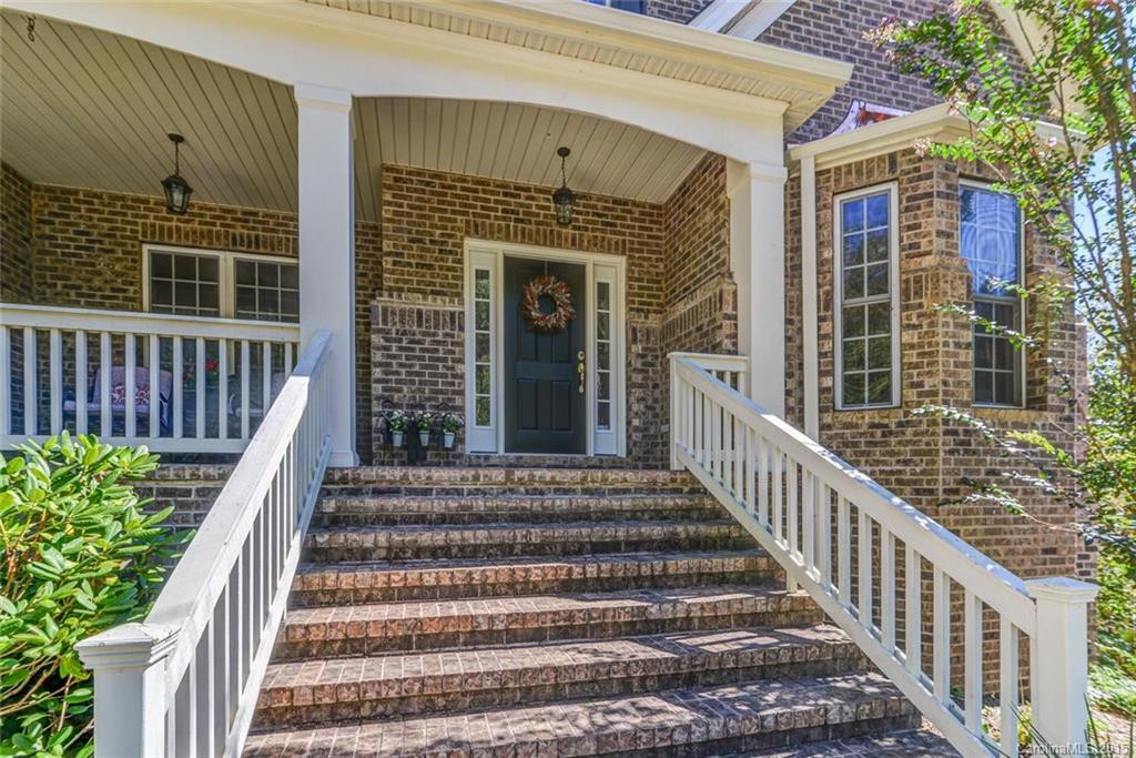 135 Schenck Parkway - Photo 2