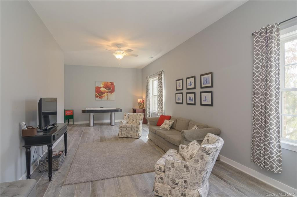 135 Schenck Parkway - Photo 18