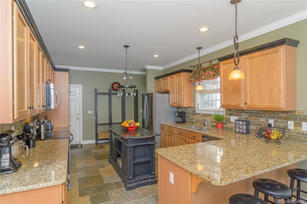 135 Schenck Parkway - Photo 5