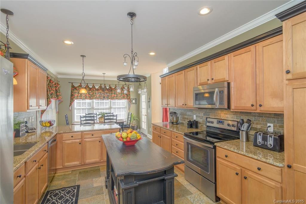 135 Schenck Parkway - Photo 6