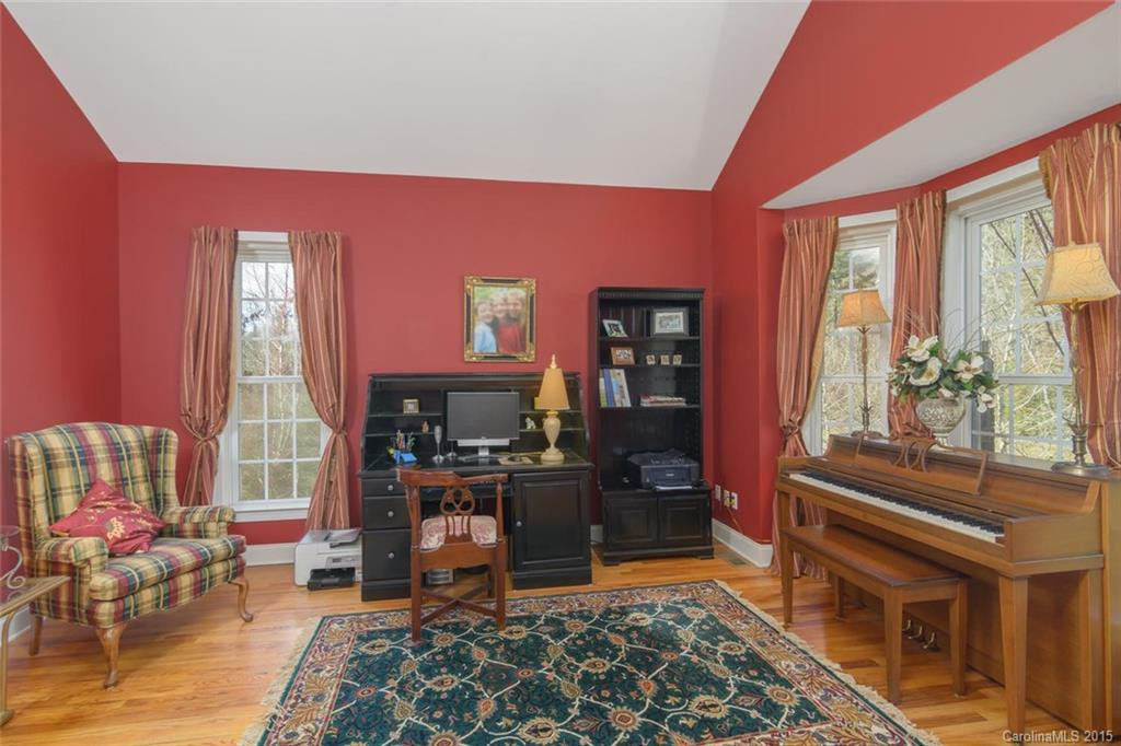 135 Schenck Parkway - Photo 10