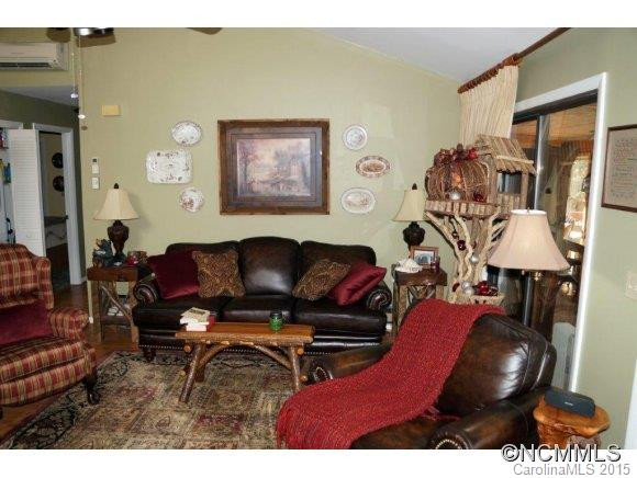 552 Summit Drive - Photo 3