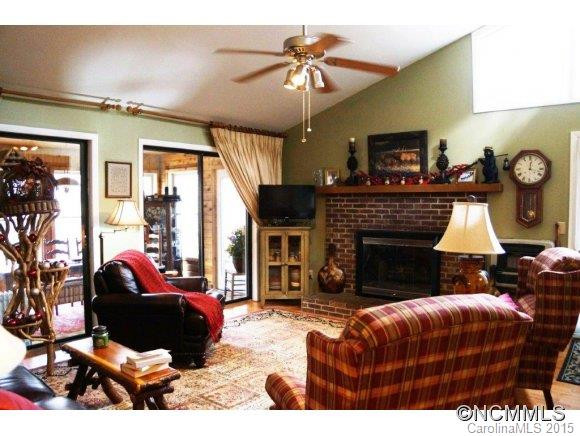 552 Summit Drive - Photo 4