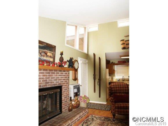 552 Summit Drive - Photo 5