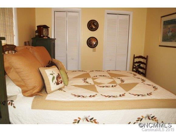 552 Summit Drive - Photo 8
