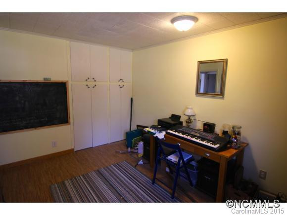 5585 Old Hendersonville Highway - Photo 14
