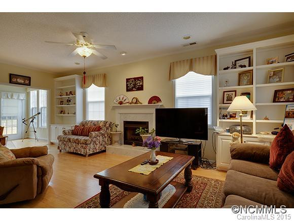 185 Cambridge Drive #12R/Ph 1 - Photo 2