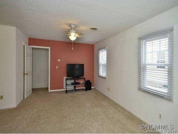 54 FOXBERRY DRIVE - Photo 3