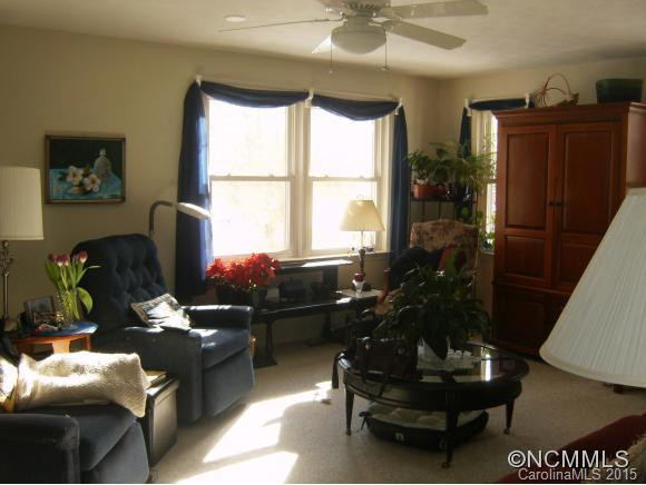 366 Cardinal Rd - Photo 2