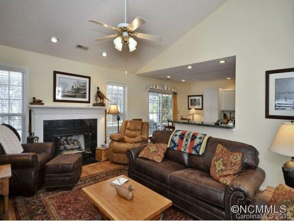 358 STONEHOLLOW - Photo 4