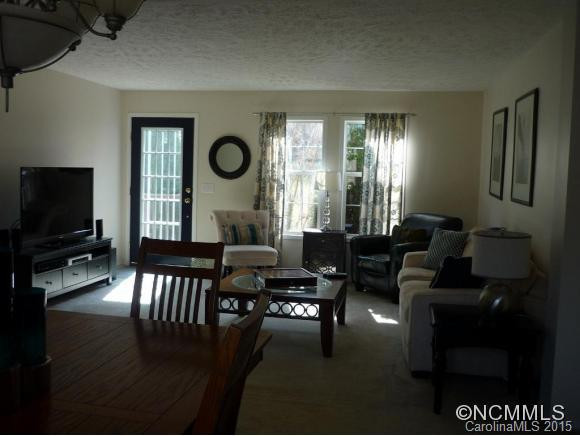 6 Stones Throw - Photo 4
