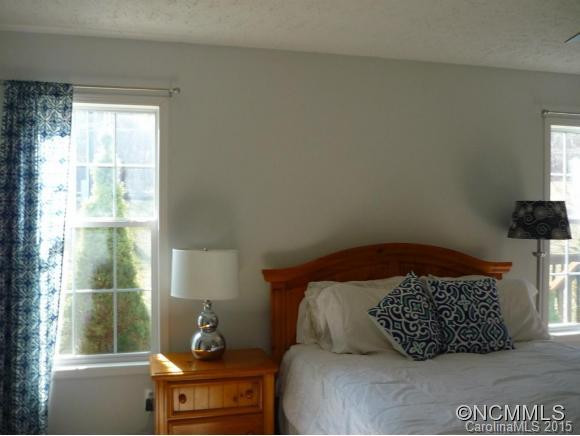 6 Stones Throw - Photo 7