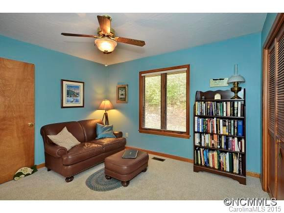 135 Woodburn Drive - Photo 16