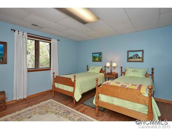 135 Woodburn Drive - Photo 18