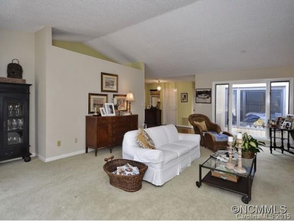 132 CLOVERLEAF LANE - Photo 4