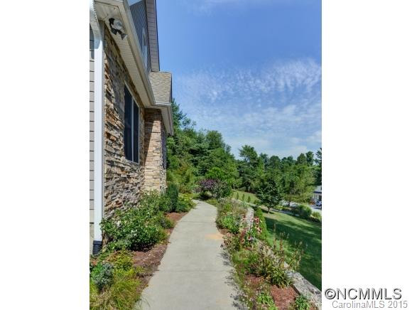 35 Narrow Pathway - Photo 18