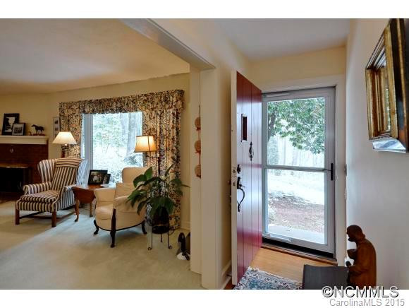811 Carolina Drive - Photo 2