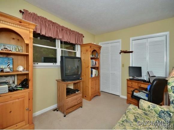 234 HAYWOOD KNOLLS DRIVE - Photo 16