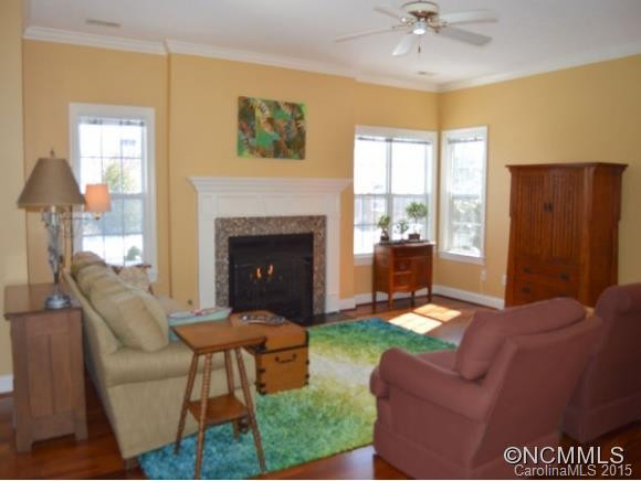 617 CARRIAGE COMMONS DR - Photo 2