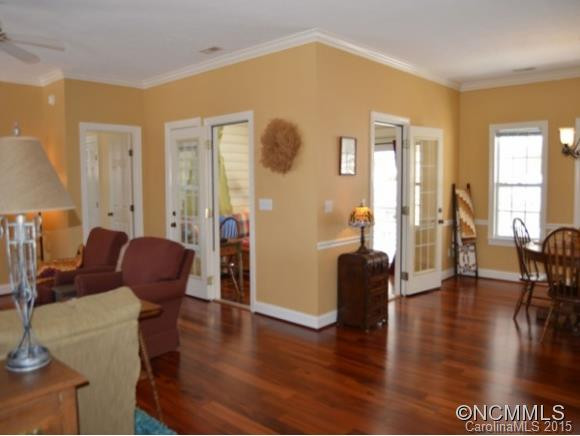 617 CARRIAGE COMMONS DR - Photo 3
