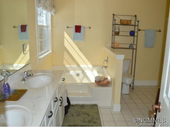 617 CARRIAGE COMMONS DR - Photo 10