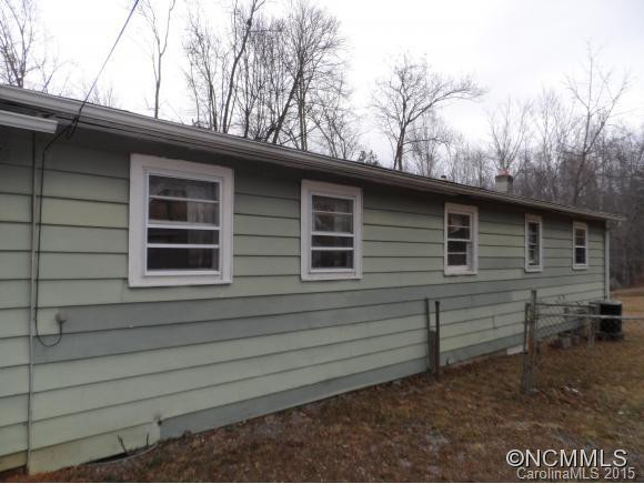 33 Tryphena Road
