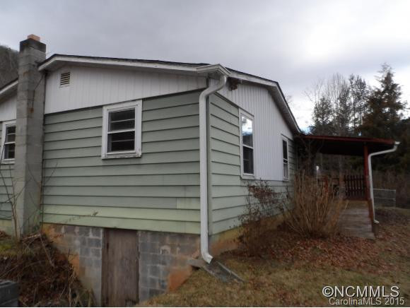 33 Tryphena Road - Photo 2